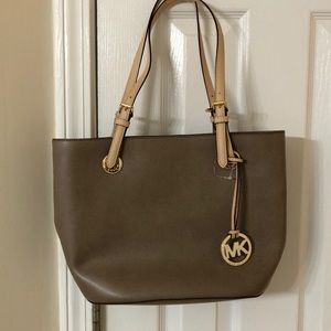 Michael Kors Carryall Tote
